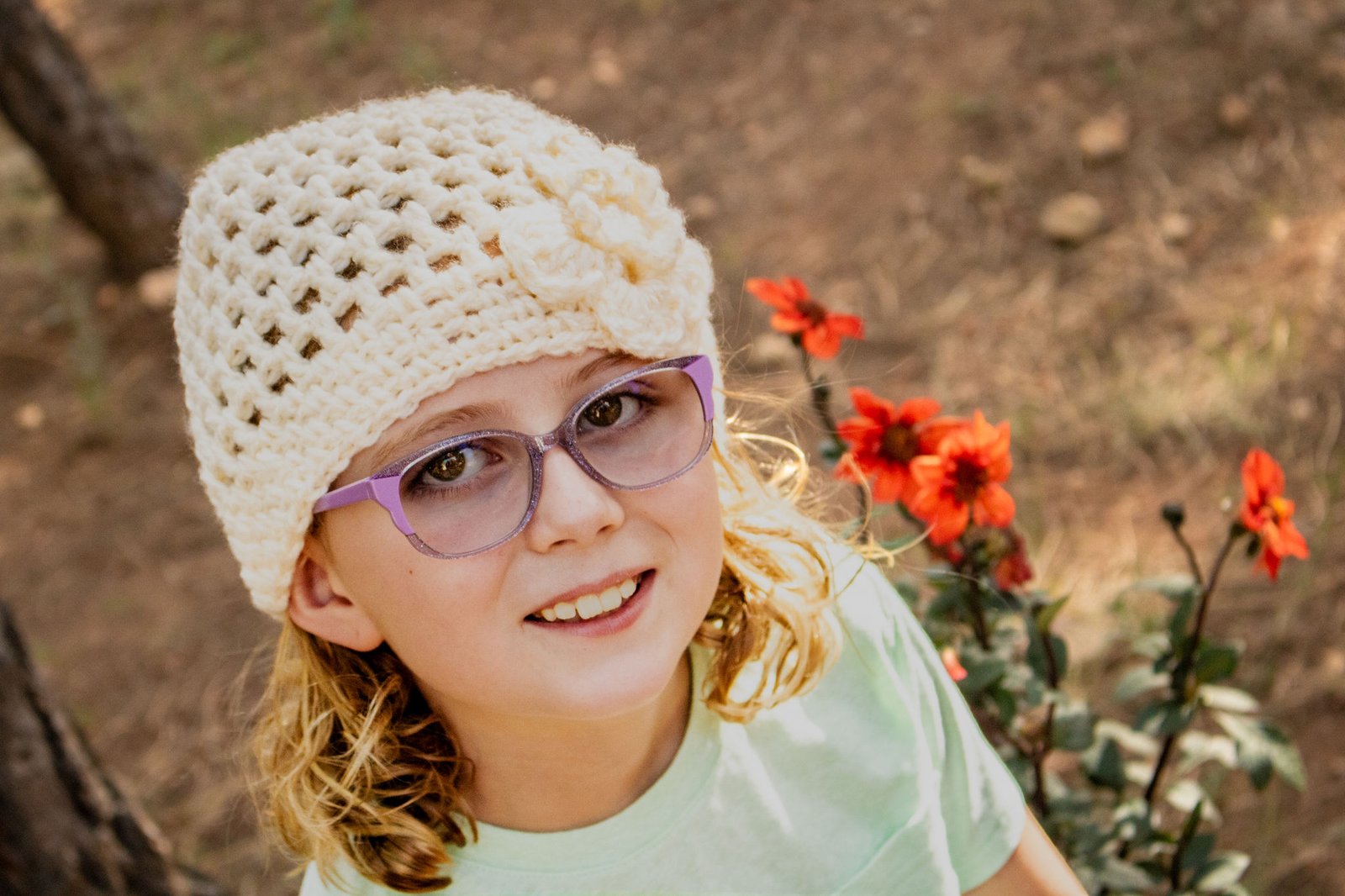 Chic Cloche Hat with Flower - Image 2